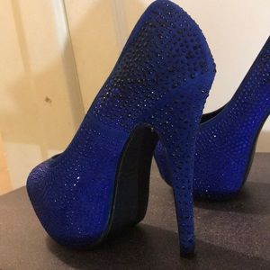 Blue and black 4” heels 👠 👠